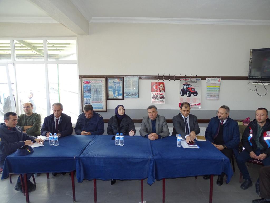 Kaymakamımız Sn. Rabia NAÇAR ÇANAKCIOĞLU, beraberinde daire amirleri ile İslambeyli ve Yenice köylerinde vatandaşlarla bir araya geldi. 