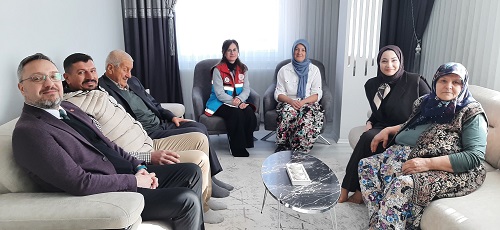 Kaymakamımız Sayın Rabia NAÇAR ÇANAKCIOĞLU, kahraman gazimiz Mehmet SEVİM'i Evciler Köyündeki ikametinde ziyaret etti.