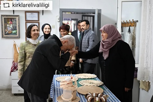 Valimiz Sayın Uğur Turan, Pınarhisar Evciler Köyü ve Köy Yaşam Merkezini ziyaret etti.